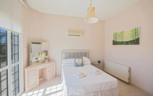 Papas Family Villa With Private Pool Wheelchair Accessible