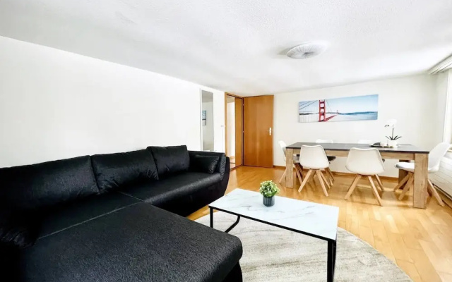Beautiful Old Building Apartment In The Center