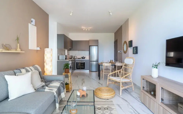 Ivory 1-BR Apt. & Balcony in Aradipou