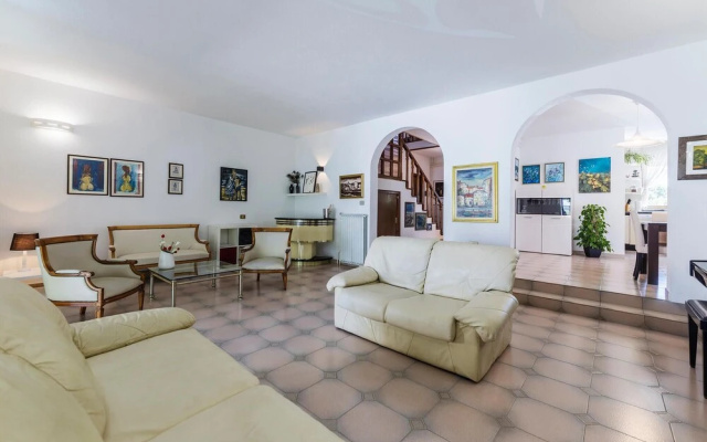 Awesome Home in Umag With 4 Bedrooms, Jacuzzi and Wifi