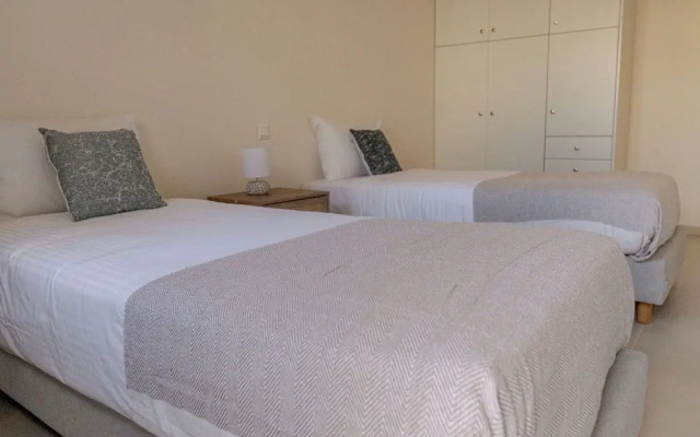 Phaedrus Living: Seaside Thalassa Cretan D101