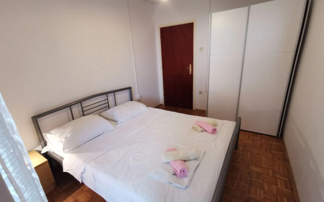 Apartment and Rooms Mrkovic Top Lokacija i Parking