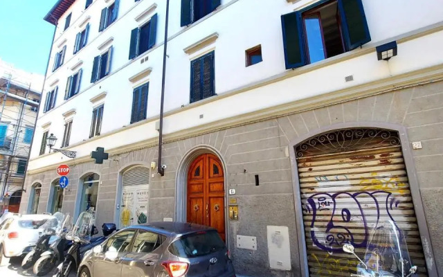 Leone Apartment