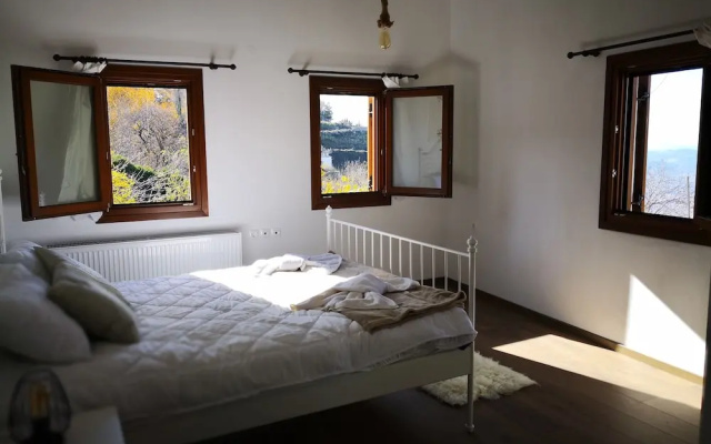 Effrosini Stonehouse Portaria