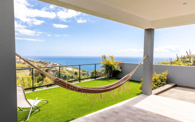 House - Sleeps 3, Free Parking, Garden & Jacuzzi