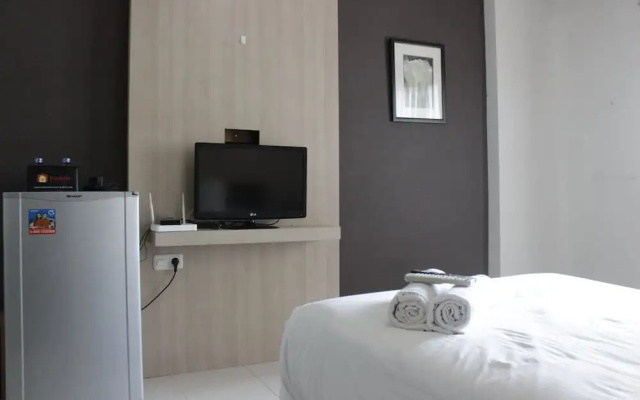 Cozy Studio At Pinewood Apartment Near Unpad Jatinangor
