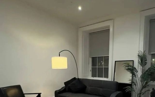 Cozy Modern Apartment on Leith Walk