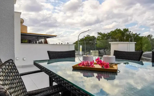 Phaedrus Living - Seaside Executive Flat Harbour 203