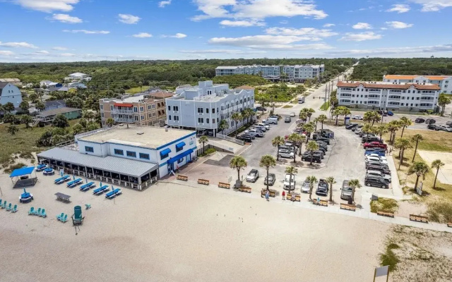 Luxury Private Beachfront Condo w/ Parking Garage & Stunning Views