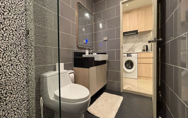 1BR Condo Gym Sauna Pool 650m Beach C271
