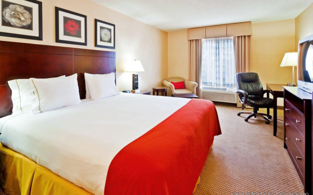 Holiday Inn Express Hotel & Suites Dickson
