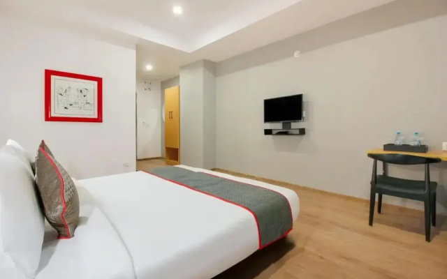H Square by OYO Rooms