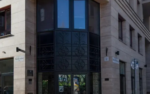Town Hall Apart-hotel