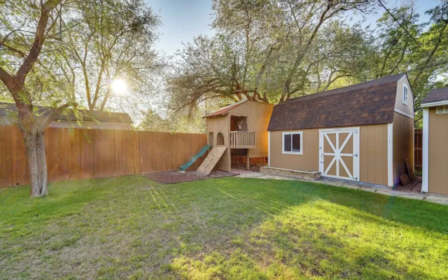 Lovely Lubbock Home w/ Furnished Deck & Grill
