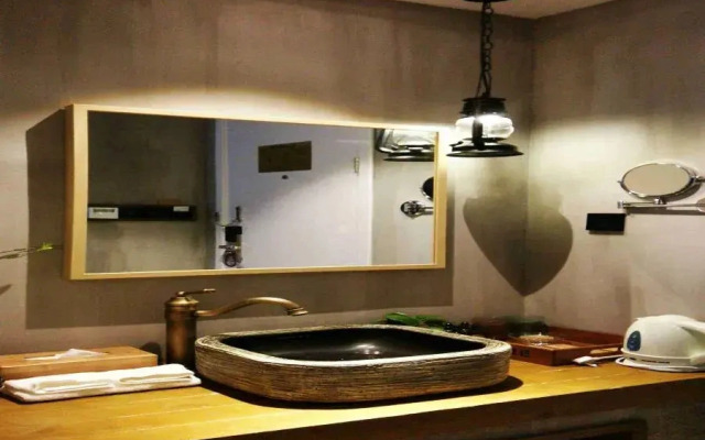 ChonpinesHotel