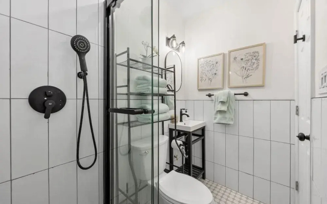 Bright 3BR Harlem Home w In-unit Laundry