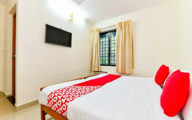 OYO Flagship 38119 Tristar Residency