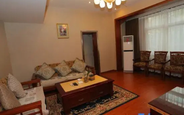 Zhenxiong Donghai Grand Hotel (Nantai Primary School | South Street)
