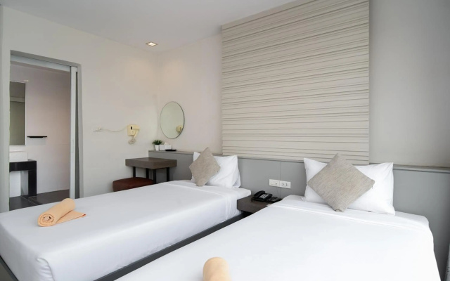 Leenova Hotel