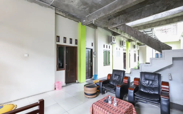 Dfarys Gh Syariah by OYO Rooms