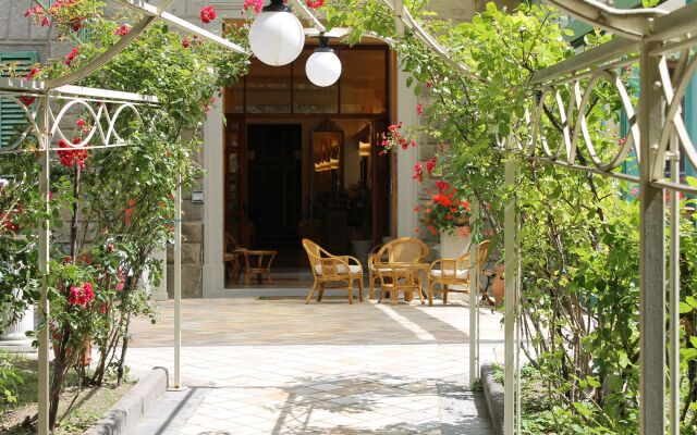 Hotel Croce di Savoia Реггелло вид на фасад