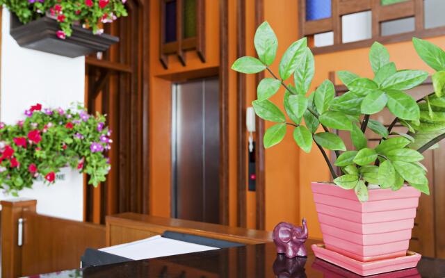 Garden Phuket Hotel вид на фасад