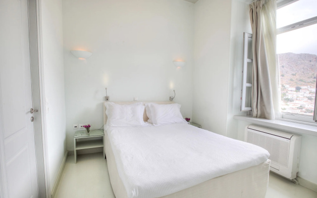 Hydra Hotel
