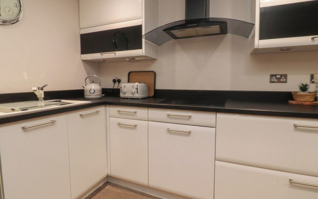Paramount Apartments