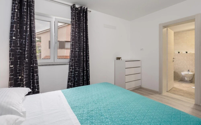 Awesome Apartment in Pobri With 4 Bedrooms, Wifi and Jacuzzi