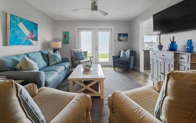 Sunseekers - 2 - 2 Br condo by RedAwning