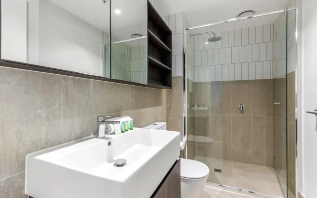 Modern 1-bed in Hip Southbank With Pool & Gym
