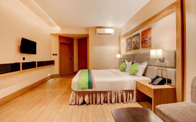 Treebo Radhe Palace, Lake Town