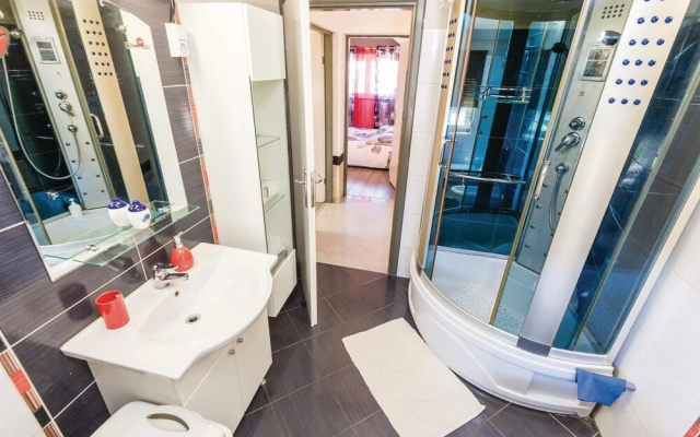 Stunning Home in Cavle With Wifi and 3 Bedrooms