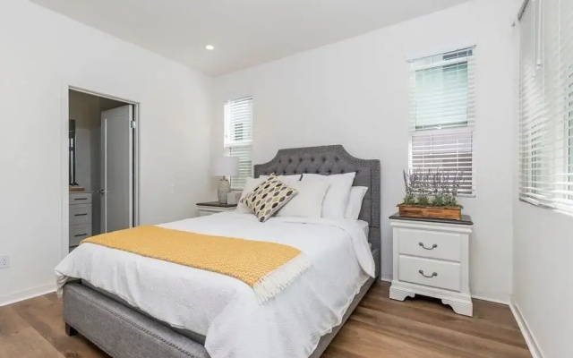 Central Location Cozy Private Bedroom w Bathroom