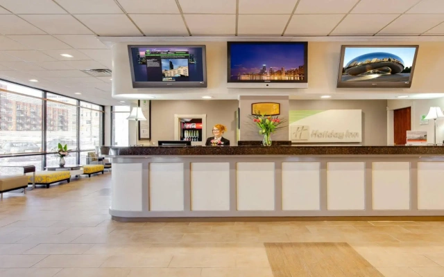 Holiday Inn & Suites Chicago - Downtown by IHG