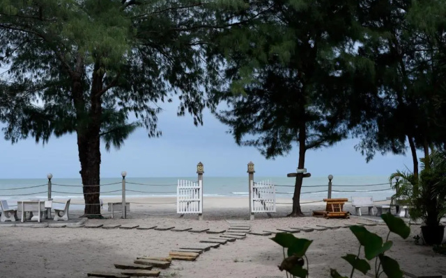 Baan Kratom Tong by the sea