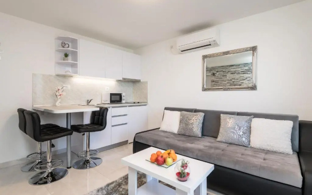 S & V Deluxe Apartments