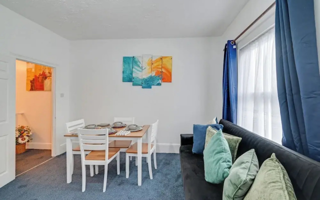 Sleeps 4 - Near Tottenham Stadium w Free Parking