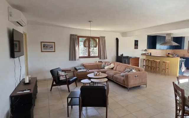 Beautiful Villa With a Private, Fenced-in Swimming Pool