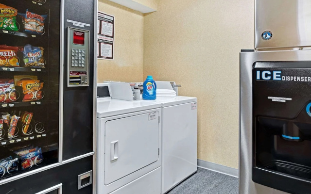 Baymont Inn & Suites Indianapolis