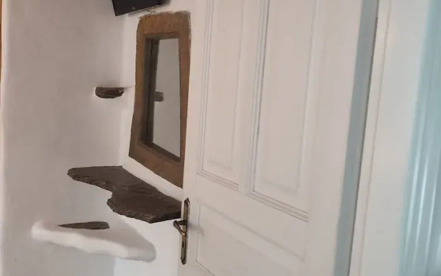 Ornos Beachside 2 Bd Stylish House