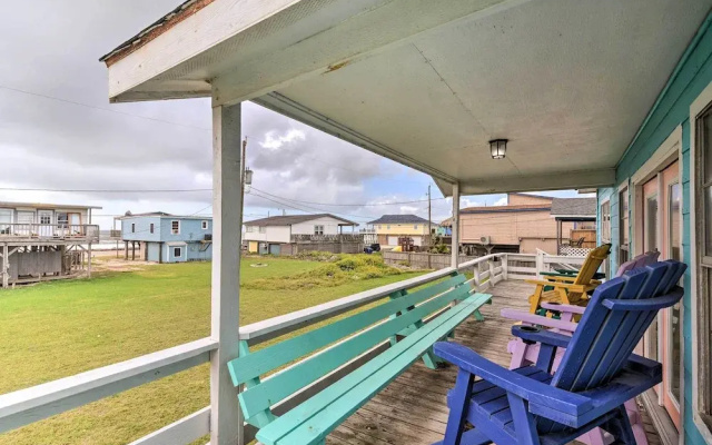 Walk to Ocean: Coastal Surfside Beach Bungalow!