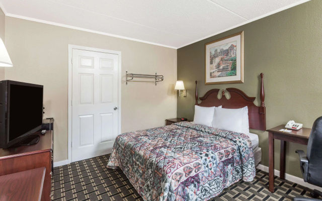 Days Inn by Wyndham Lenoir City