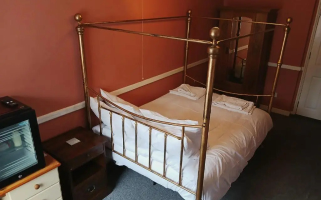 George Hotel