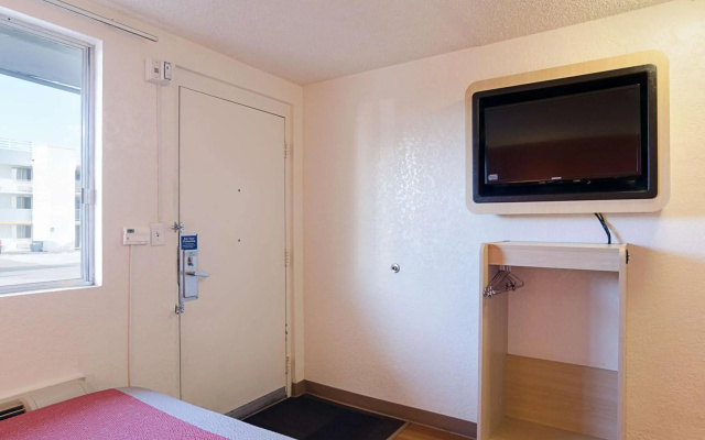 Motel 6 Denver, CO – Downtown
