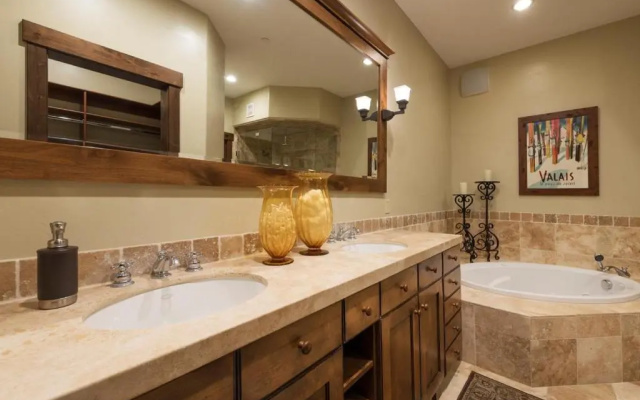 Silver Star #1104 - 2 Bed Condo