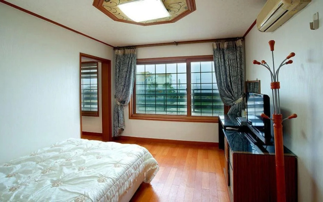 Jeju E-house Pension