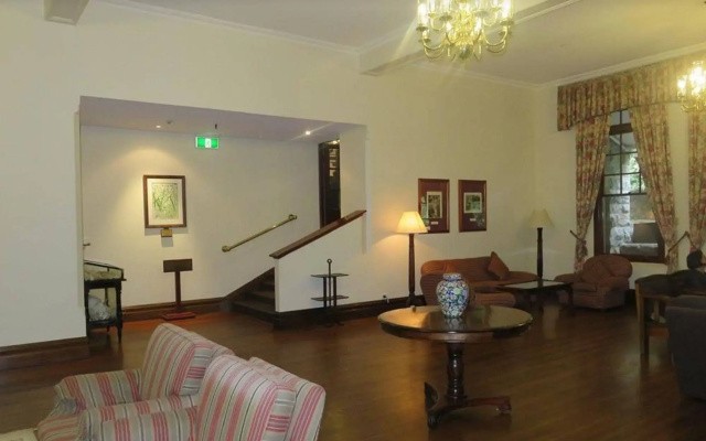 Jenolan Caves House