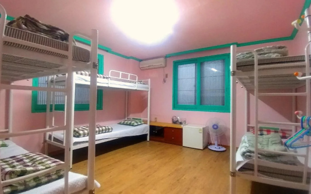 Kodakkodak Guest House - Hostel