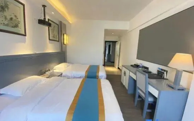 Beihai Bainian Hotel (Beihai Old Street)
